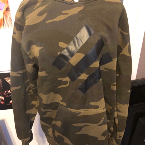 Phat Farm NWT Men’s Camouflage Hoodie - Picture 3 of 6